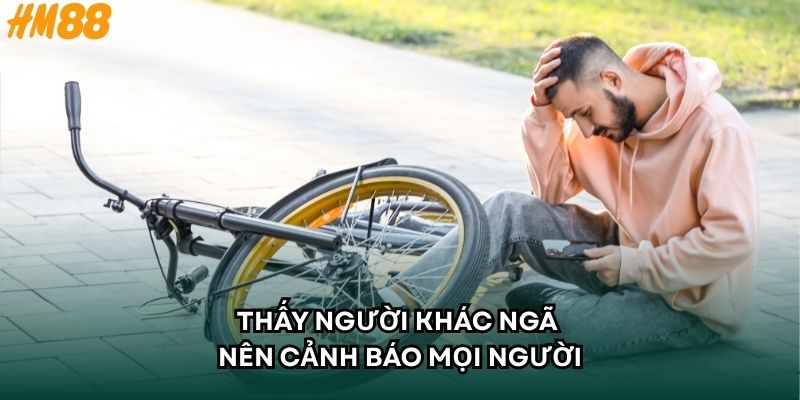 Thấy người khác ngã nên cảnh báo mọi người